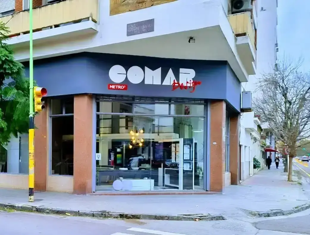 Imagen de frente del local ubicado en Alvarado.